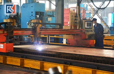 Raw material cutting equipment